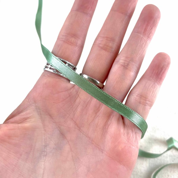 Ruban satin double face olive 10 mm Ruban satin double face olive 10 mm
