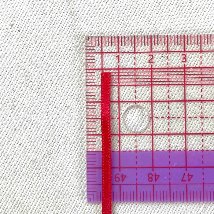 Ruban satin double face rouge 3 mm