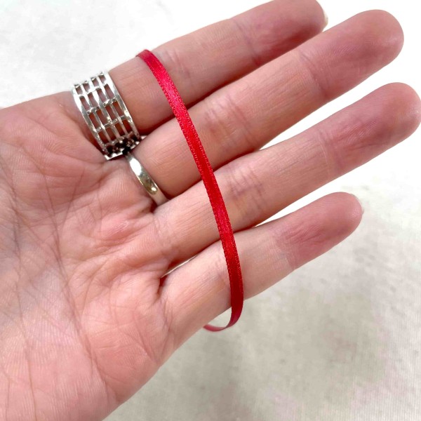 Ruban satin double face rouge 3 mm Ruban satin double face rouge 3 mm
