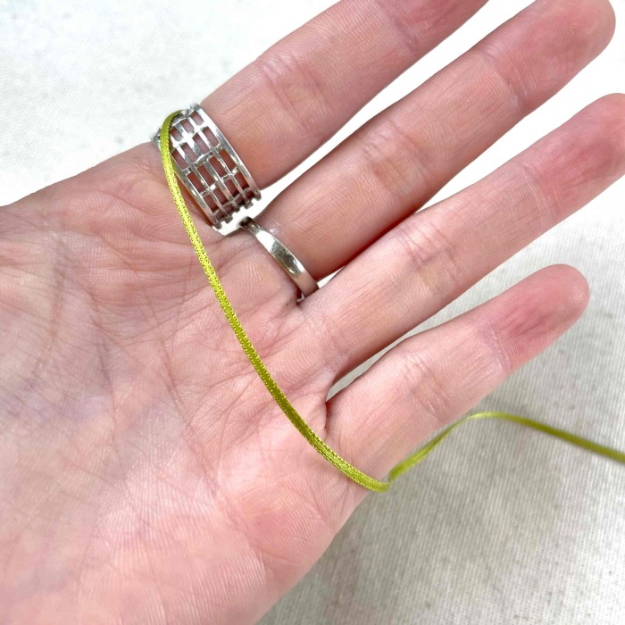 Ruban satin double face vert 1.5 mm