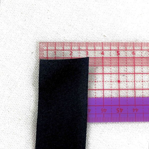 Biais en satin noir 30 mm Biais en satin noir 30 mm