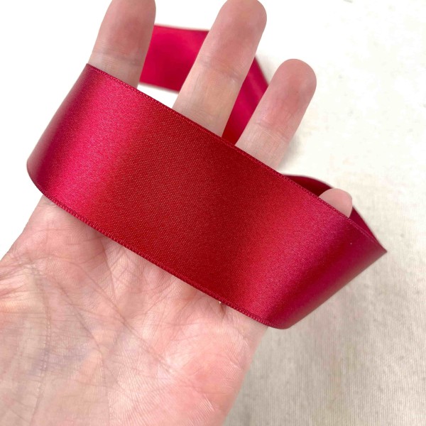 Ruban satin double face rouge foncé 38 mm Ruban satin double face rouge foncé 38 mm