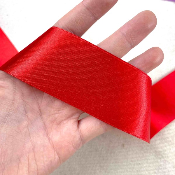 Ruban satin double face rouge 38 mm Ruban satin double face rouge 38 mm