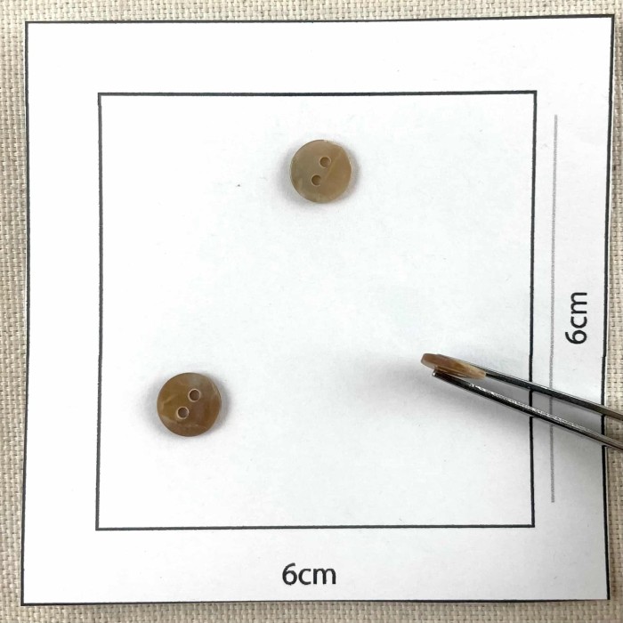 Bouton nacre rond taupe 7mm