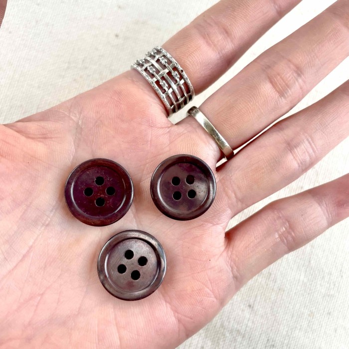 Bouton rond nacre marron 18mm