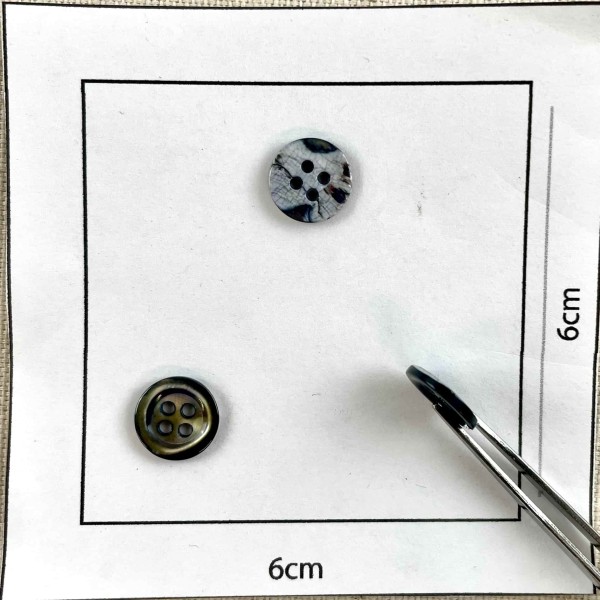 Bouton rond nacre vert foncé 10mm Bouton rond nacre vert foncé 10mm
