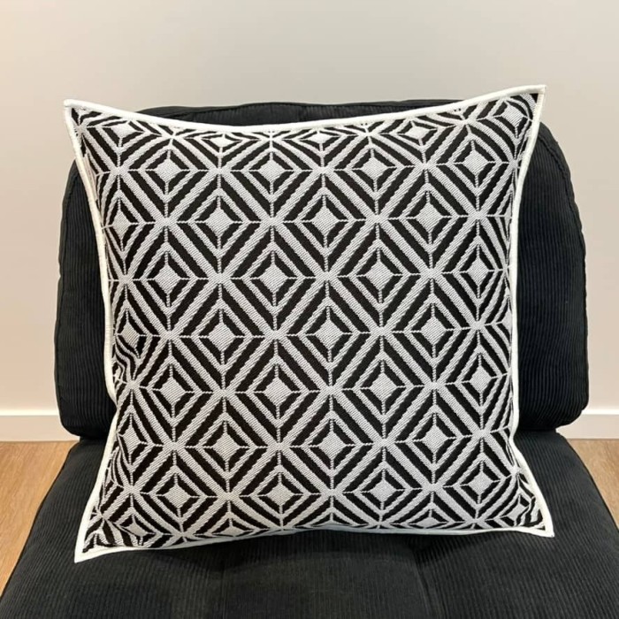 Housse de Coussin In&Extérieur Embiez noir - Tissu d'éditeur Housse de Coussin In&Extérieur Embiez noir - Tissu d'éditeur