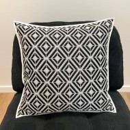 Housse de Coussin In&Extérieur Embiez noir - Tissu d'éditeur Housse de Coussin In&Extérieur Embiez noir - Tissu d'éditeur