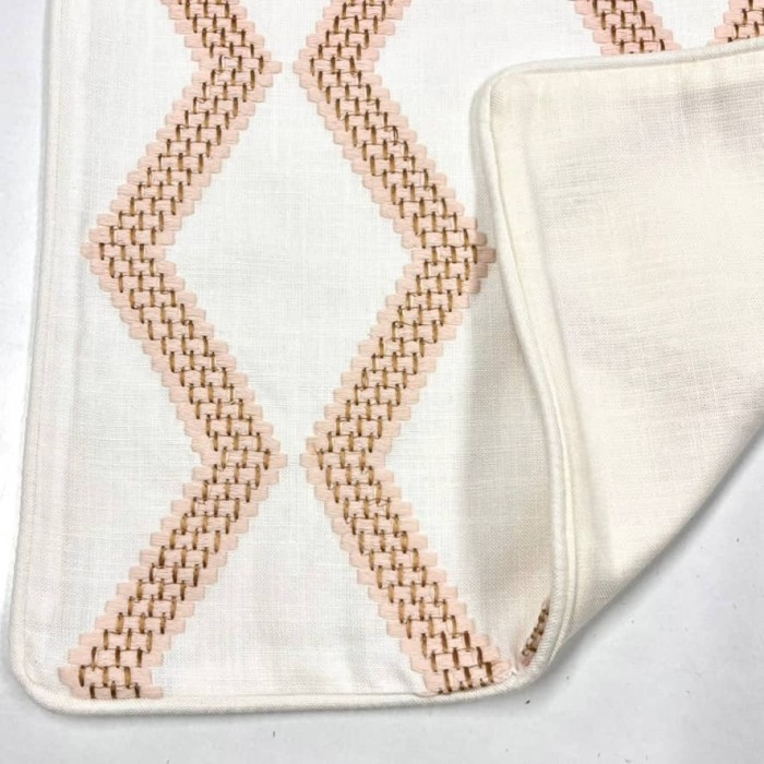 Housse de Coussin soho blanc pêche points bronzés - Tissu d'éditeur Housse de Coussin soho blanc pêche points bronzés - Tissu d'éditeur