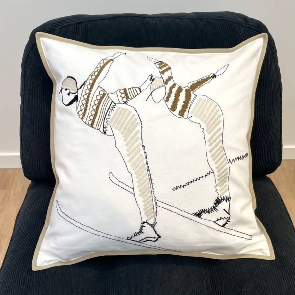 Housse de Coussin Polaire skieurs brodé - Tissu d'éditeur