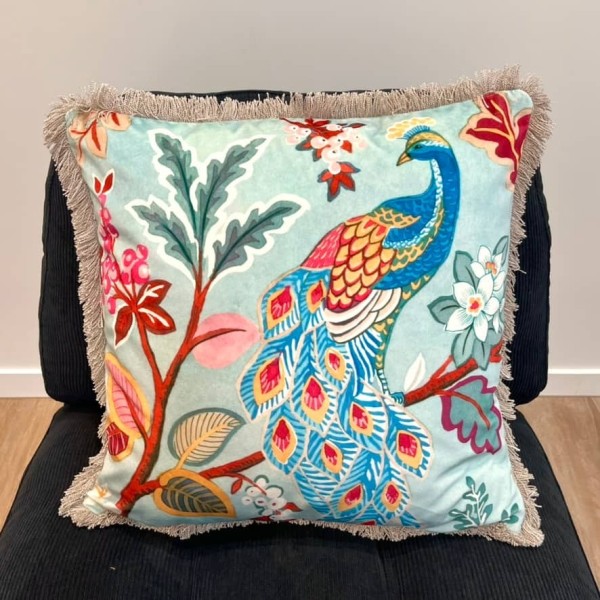 Housse de Coussin en velours Eva paon bleu ciel - Tissu d'éditeur Housse de Coussin en velours Eva paon bleu ciel - Tissu d'éditeur