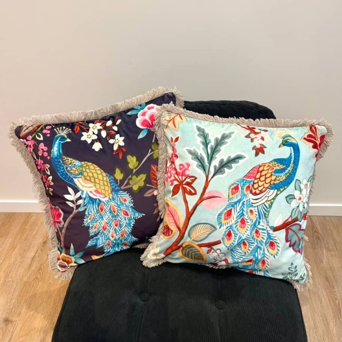 Housse de Coussin en velours Eva paon bleu ciel - Tissu d'éditeur