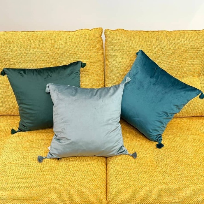 Housse de Coussin en velours avec pompon Coulisse bleu gris - Tissu d'éditeur