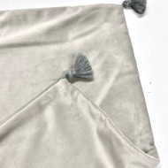 Housse de Coussin en velours avec pompon Coulisse gris clair - Tissu d'éditeur