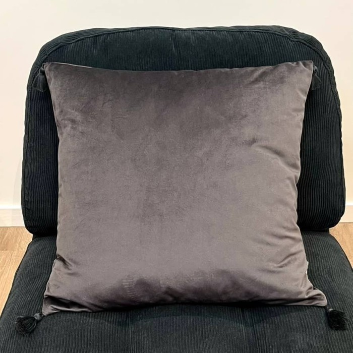 Housse de Coussin en velours avec pompon Coulisse gris foncé - Tissu d'éditeur