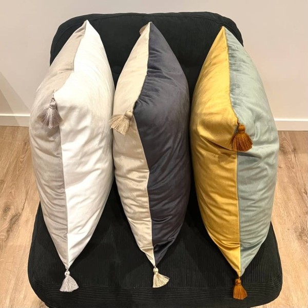 Housse de Coussin en velours avec pompon Coulisse double face beige et noir - Tissu d'éditeur