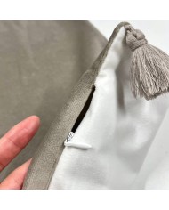 Housse de Coussin en velours avec pompon Coulisse double face blanc et gris - Tissu d'éditeur