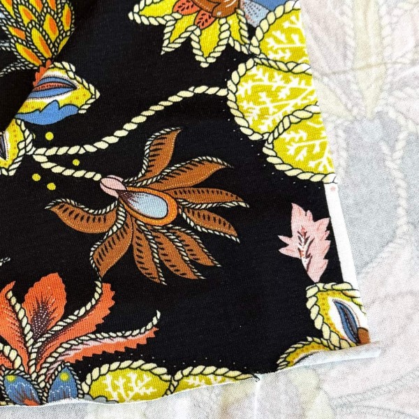 Tissu jersey viscose nature fleur noir multicolore Tissu jersey viscose nature fleur noir multicolore