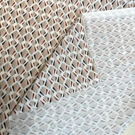 Tissu Coton imprimé Marsala géométrique blanc multicolore Tissu Coton imprimé Marsala géométrique blanc multicolore