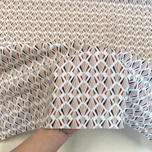 Tissu Coton imprimé Marsala géométrique blanc multicolore Tissu Coton imprimé Marsala géométrique blanc multicolore