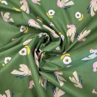 Tissu Coton imprimé Suggy animaux fleurs vert multicolore Tissu Coton imprimé Suggy animaux fleurs vert multicolore