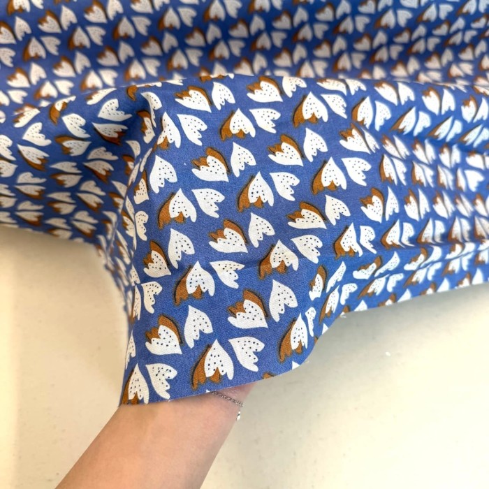 Tissu Coton imprimé Ziggy fleurs bleu multicolore Tissu Coton imprimé Ziggy fleurs bleu multicolore