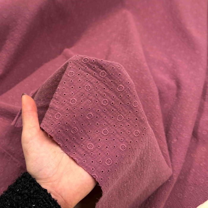 Tissu Double Gaze brodé mauve Tissu Double Gaze brodé mauve