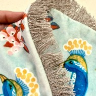 Housse de Coussin en velours Eva paon bleu ciel - Tissu d'éditeur