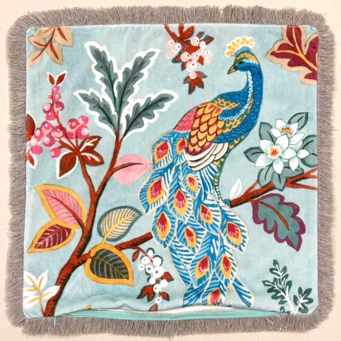 Housse de Coussin en velours Eva paon bleu ciel - Tissu d'éditeur