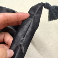 Housse de Coussin en velours avec pompon Coulisse gris foncé - Tissu d'éditeur