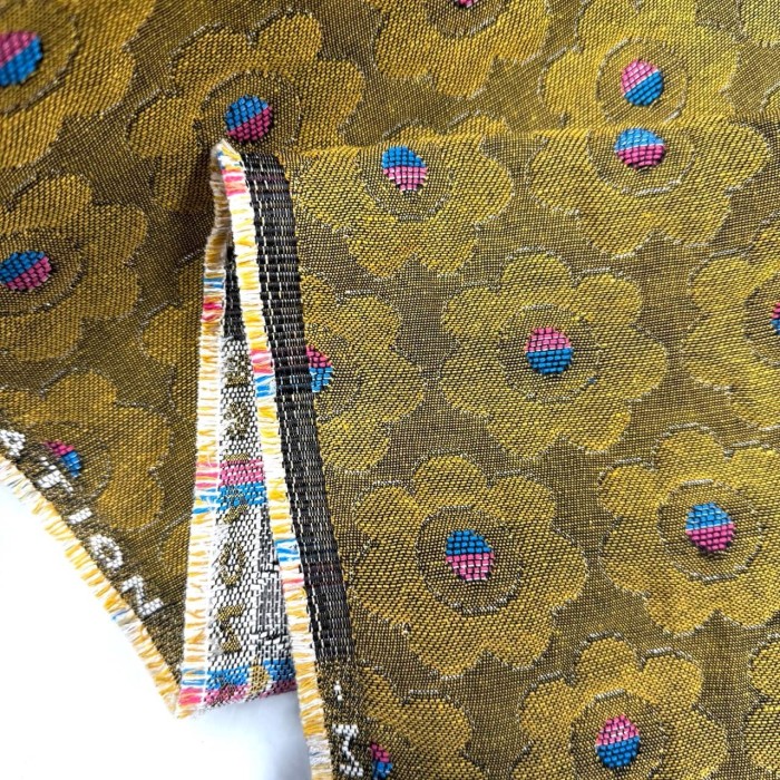 Tissu Jacquard Martha fleurs seventies moutarde Tissu Jacquard Martha fleurs seventies moutarde