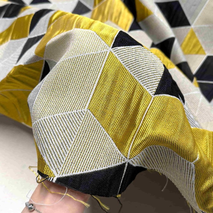 Tissu Jacquard Arletty géométrique jaune noir blanc