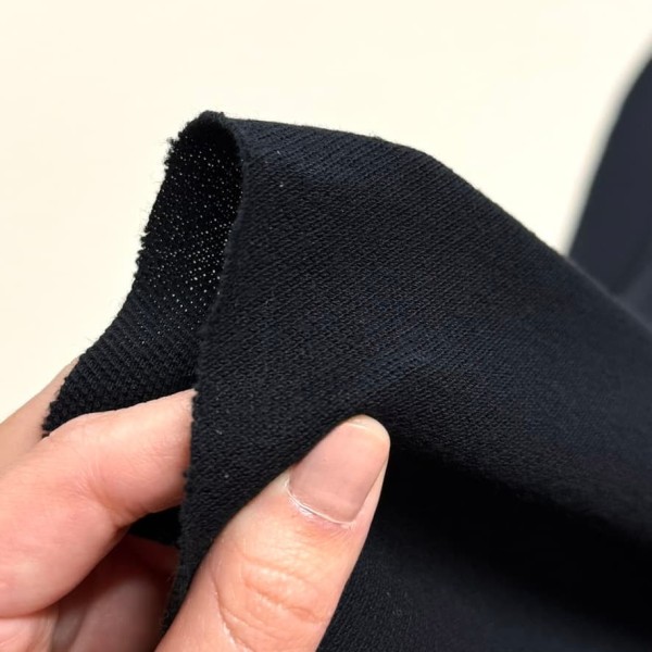 Tissu jersey maille piqué coton noir - Marque Française Tissu jersey maille piqué coton noir - Marque Française