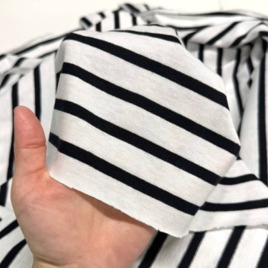 Tissu maille jersey coton à rayures blanc et noir - Marque Française Tissu maille jersey coton à rayures blanc et noir - Marque Française