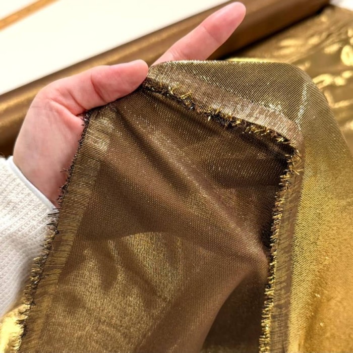 Tissu crepe de soie polyester lurex marron gold - Tissu haute couture Français Tissu crepe de soie polyester lurex marron gold - Tissu haute couture Français