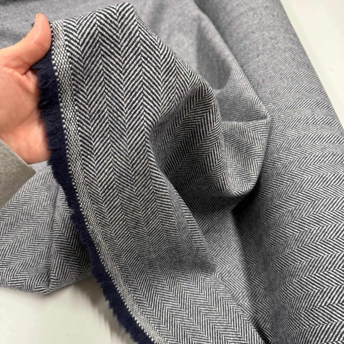 Tissu pure lainage chevrons écru bleu marine - Haute couture