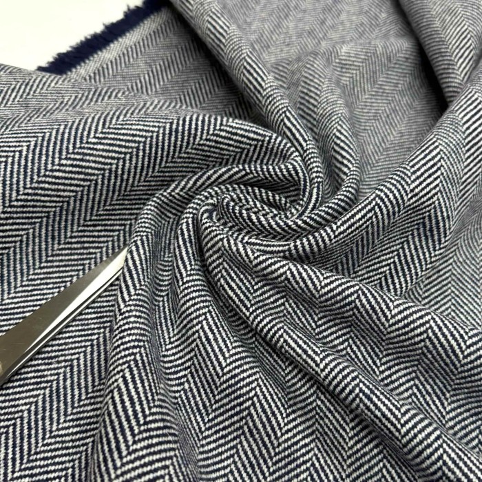 Tissu pure lainage chevrons écru bleu marine - Haute couture