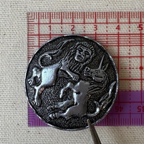 Bouton rond bijou argent lion licorne 40mm Bouton rond bijou argent lion licorne 40mm