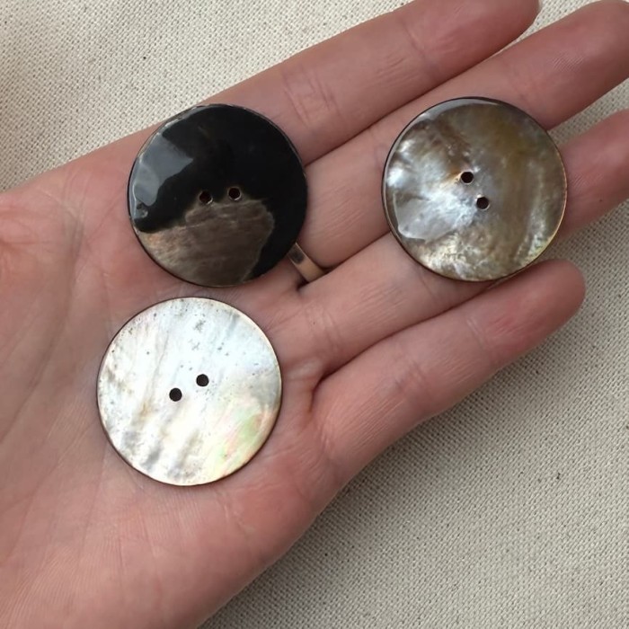 Bouton rond nacre marron naturel 30mm
