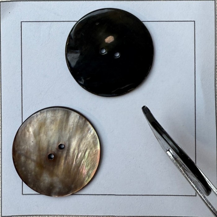 Bouton rond nacre marron naturel 30mm