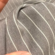 Tissu laine gris à rayures blanches - Haute couture Tissu laine gris à rayures blanches - Haute couture