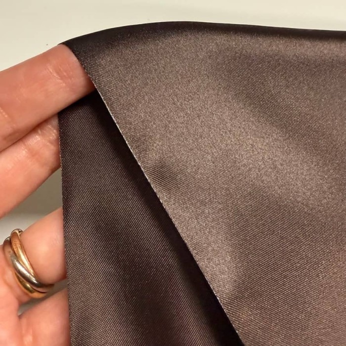 Tissu doublure polyester marron foncé uni Tissu doublure polyester marron foncé uni