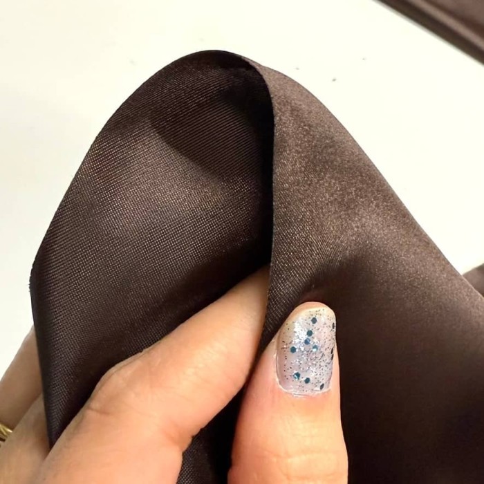 Tissu doublure polyester marron foncé uni Tissu doublure polyester marron foncé uni