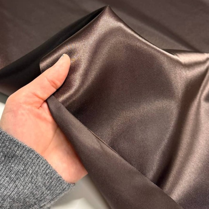 Tissu doublure polyester marron foncé uni Tissu doublure polyester marron foncé uni