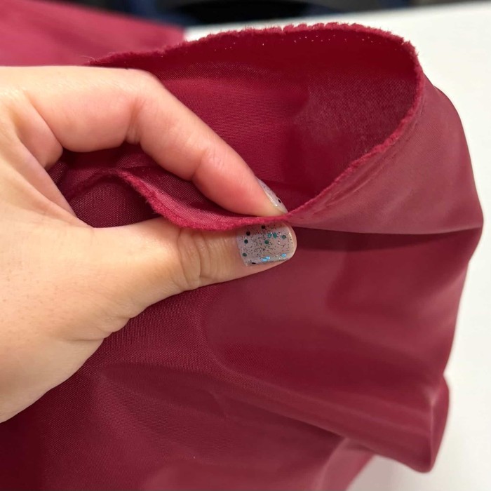 Tissu doublure polyester framboise uni