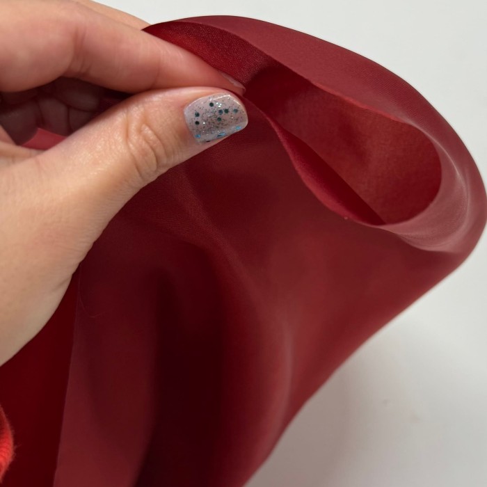 Tissu doublure polyester rouge uni Tissu doublure polyester rouge uni