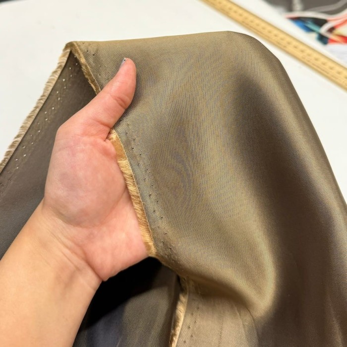 Tissu doublure polyester viscose bronze uni Tissu doublure polyester viscose bronze uni