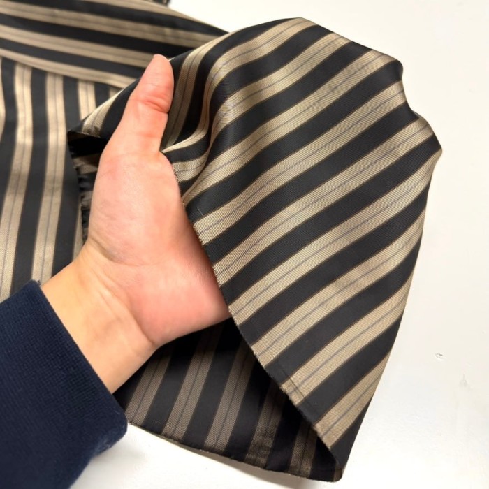 Tissu doublure viscose acétate rayée bayadère noir et taupe Tissu doublure viscose acétate rayée bayadère noir et taupe