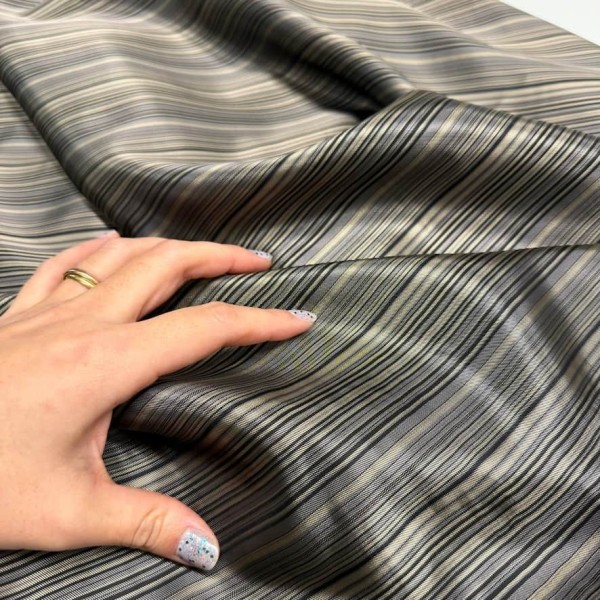 Tissu doublure viscose acétate rayée bayadère noir, taupe et gris Tissu doublure viscose acétate rayée bayadère noir, taupe et gris