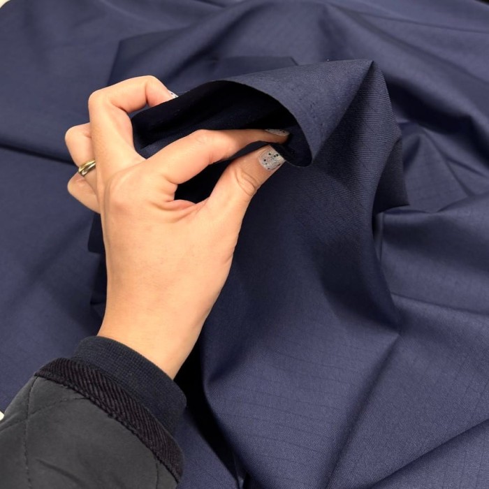 Tissu doublure polyester bleu marine à rayures Tissu doublure polyester bleu marine à rayures